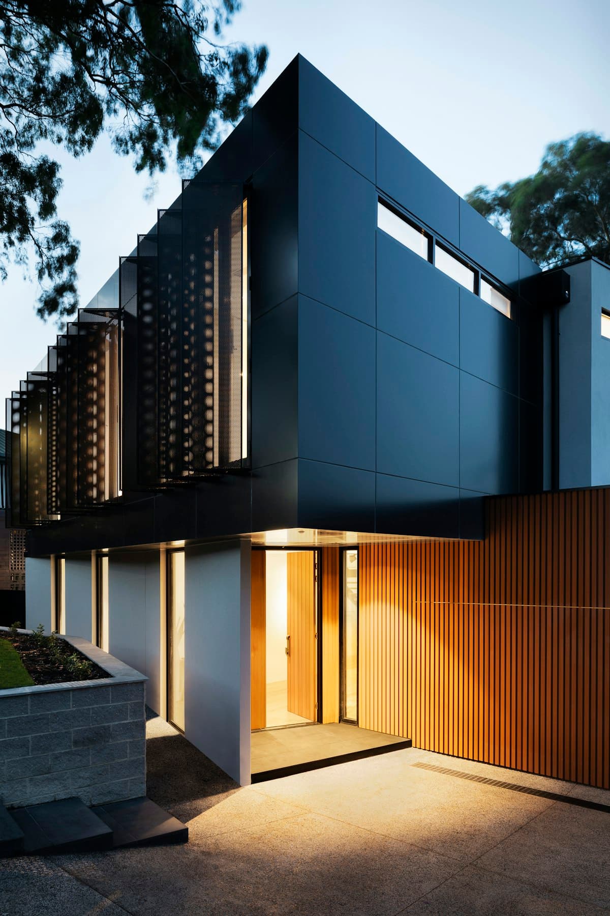 A welcoming Sacramento-area home at dusk